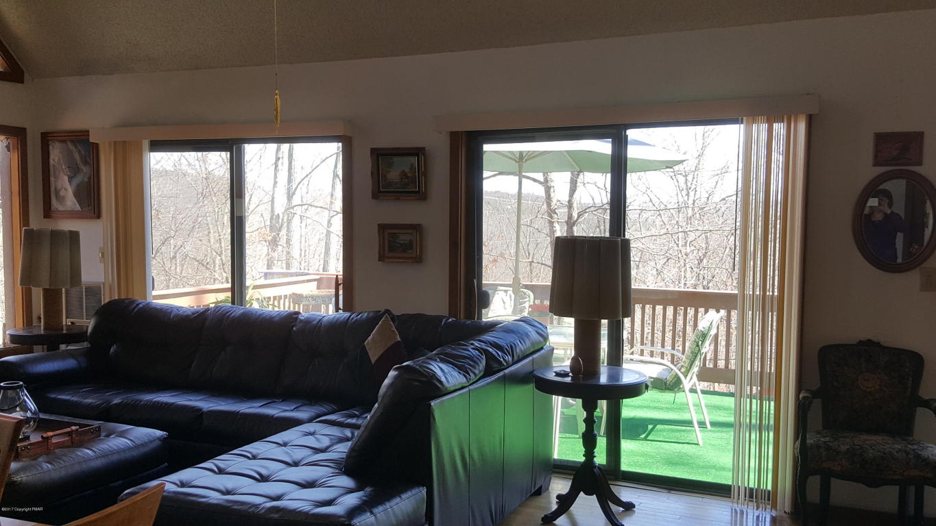 165Bellingham Dr, Bushkill, PA 18324