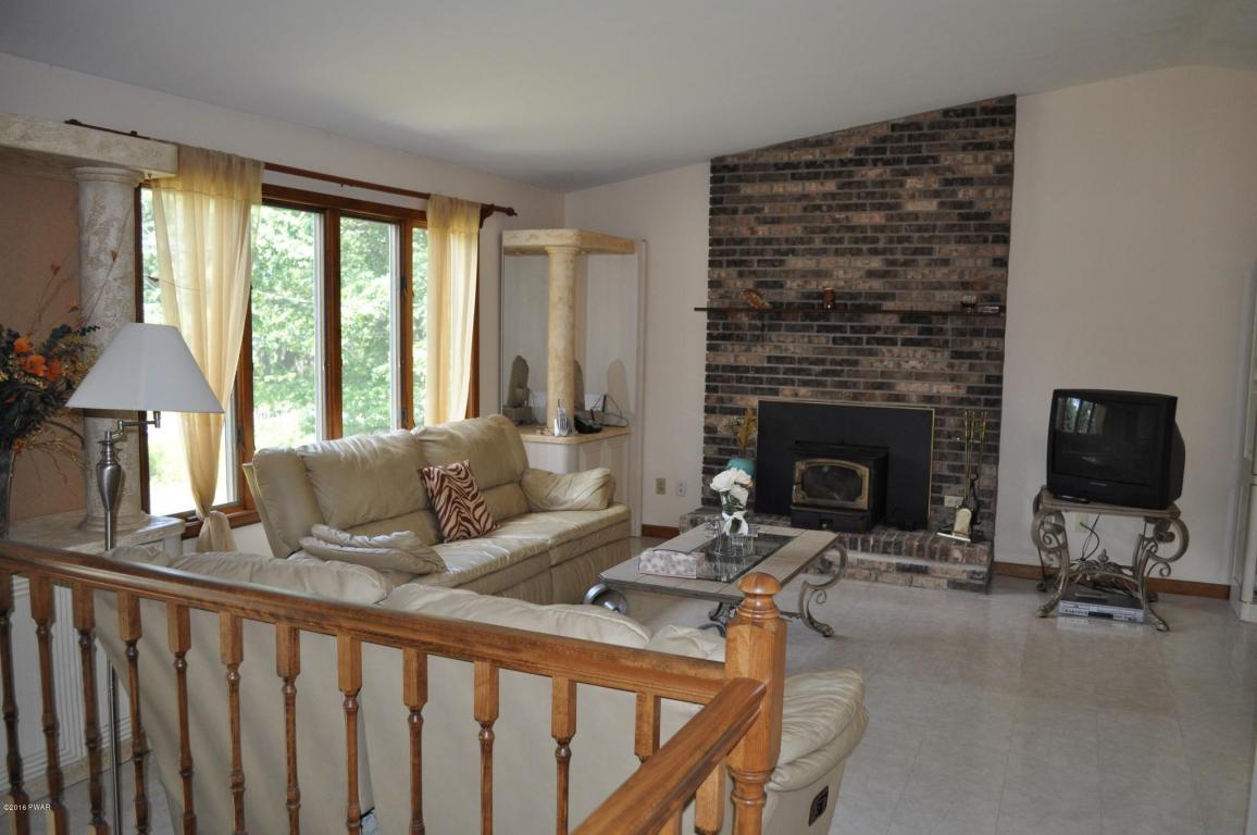 67 bluebird Dr, Bushkill, PA 18324
