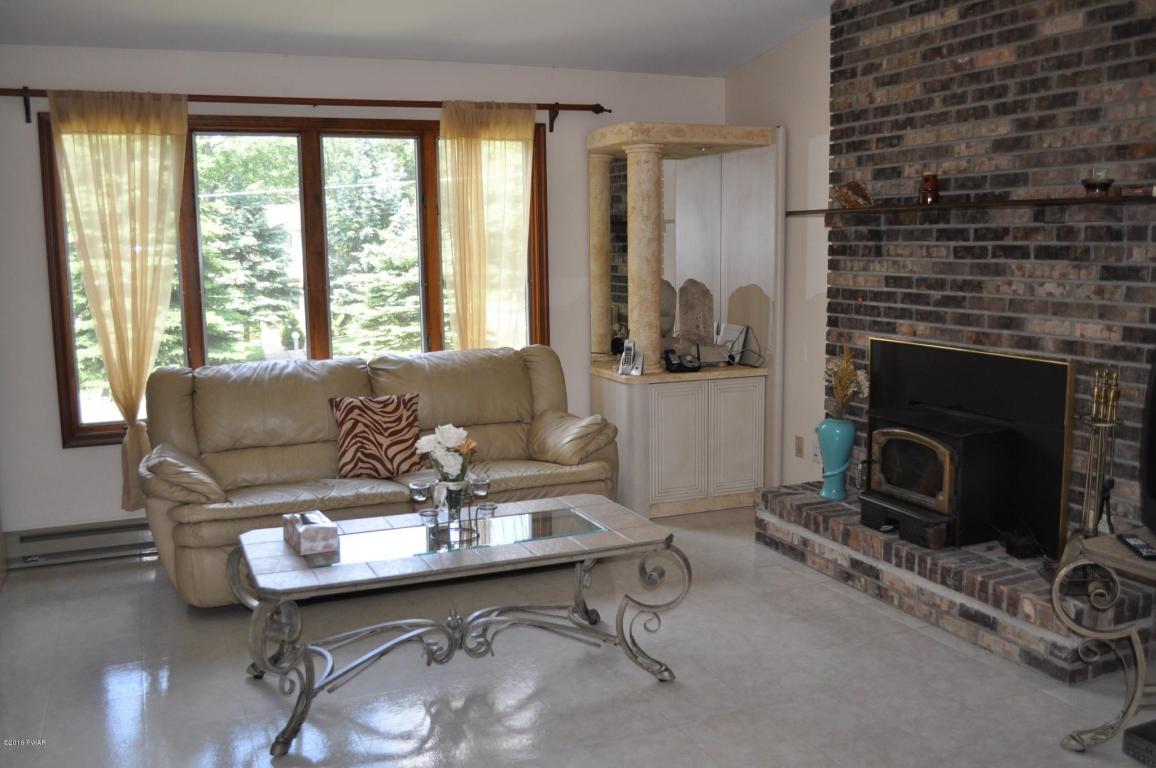 67 bluebird Dr, Bushkill, PA 18324