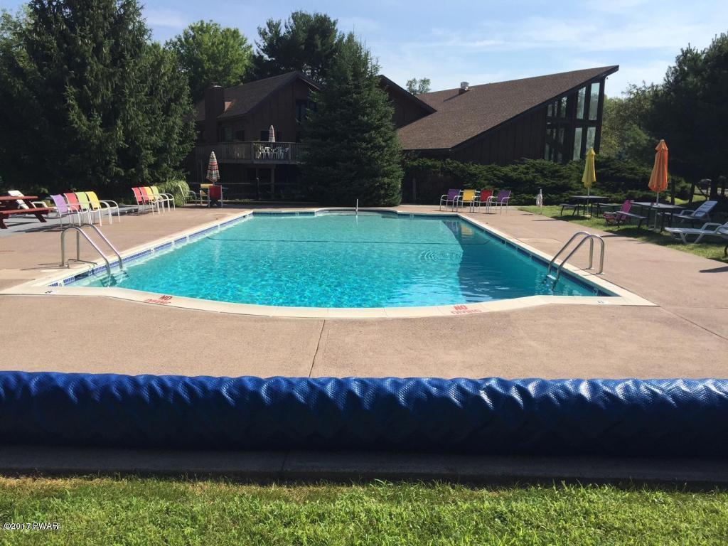 166 Forest Dr, Canadensis, PA 18325