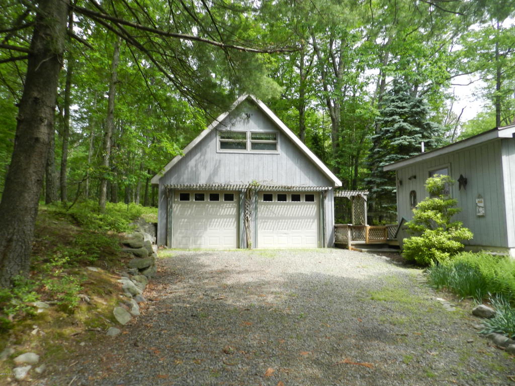 127Hemlock Way, Canadensis, PA 18325