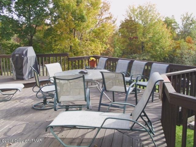 668Clearview Dr, Long Pond, PA 18334