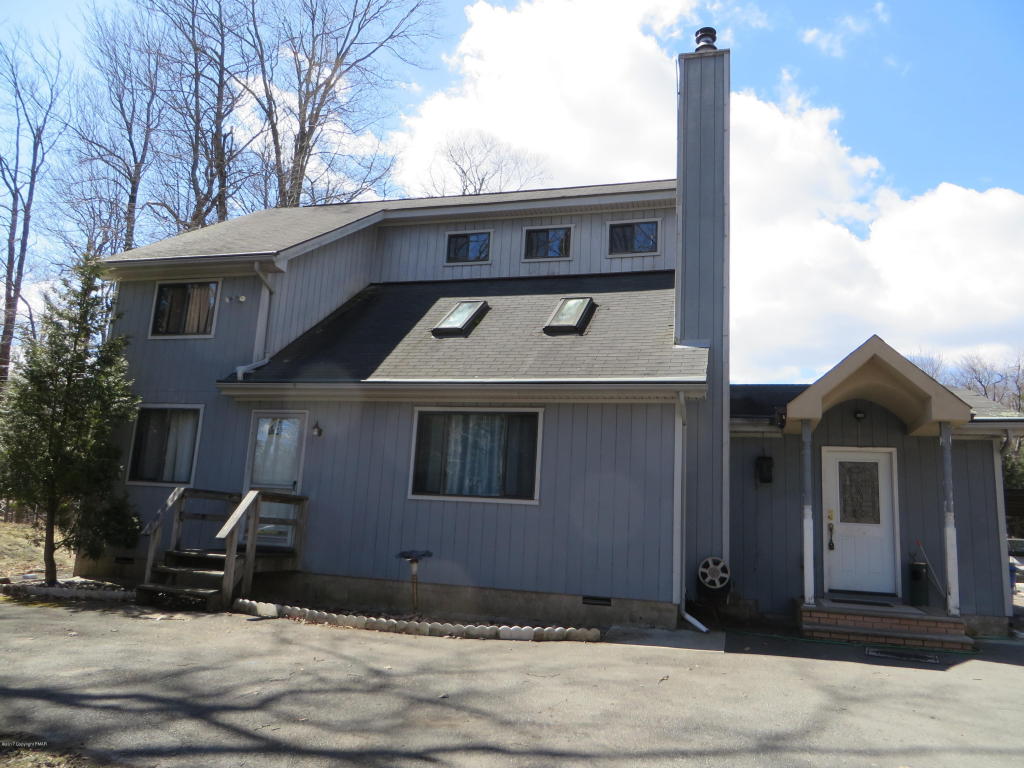 348Centennial Trl, Long Pond, PA 18334