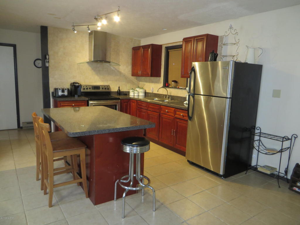 348Centennial Trl, Long Pond, PA 18334