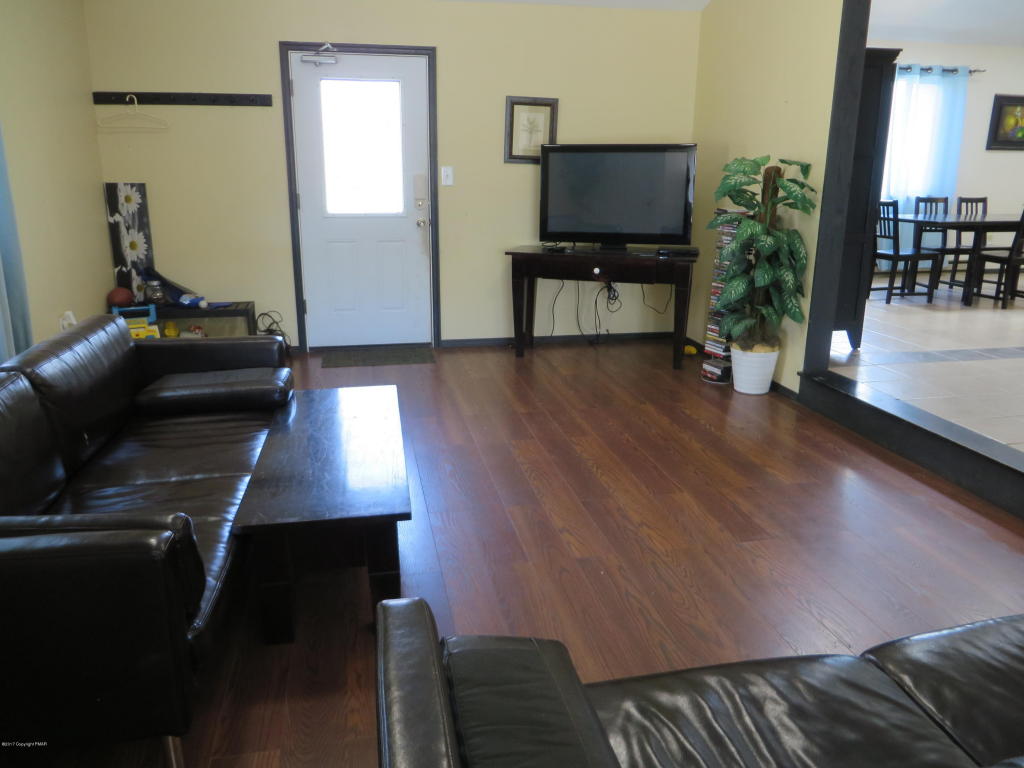 348Centennial Trl, Long Pond, PA 18334