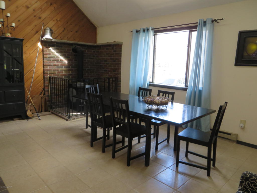 348Centennial Trl, Long Pond, PA 18334