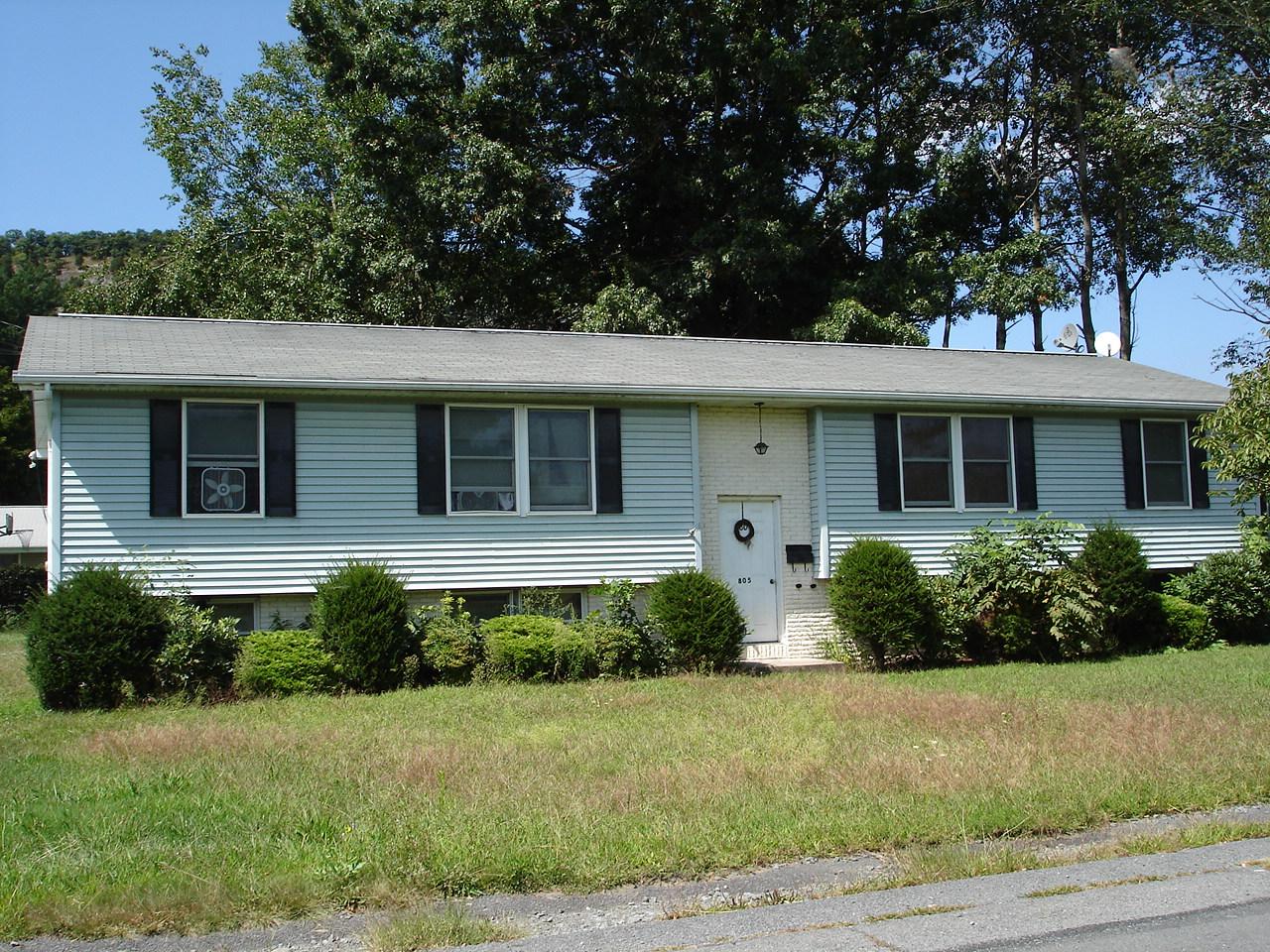 805 Avenue K, Matamoras, PA 18336