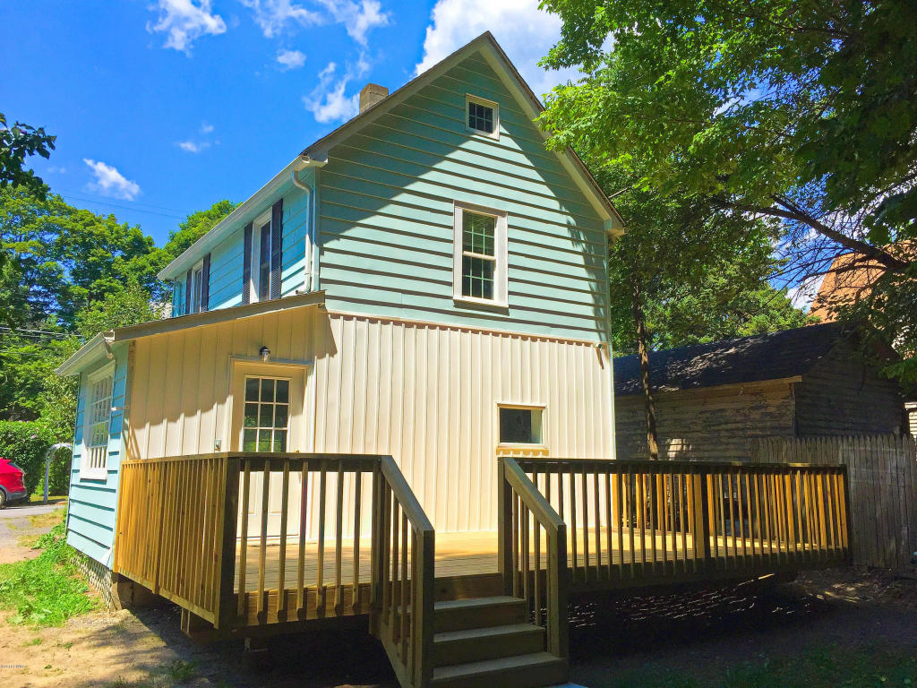 108 MOTT St, Milford, PA 18337