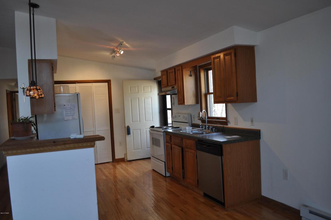 102 POMPOM Ct, Milford, PA 18337