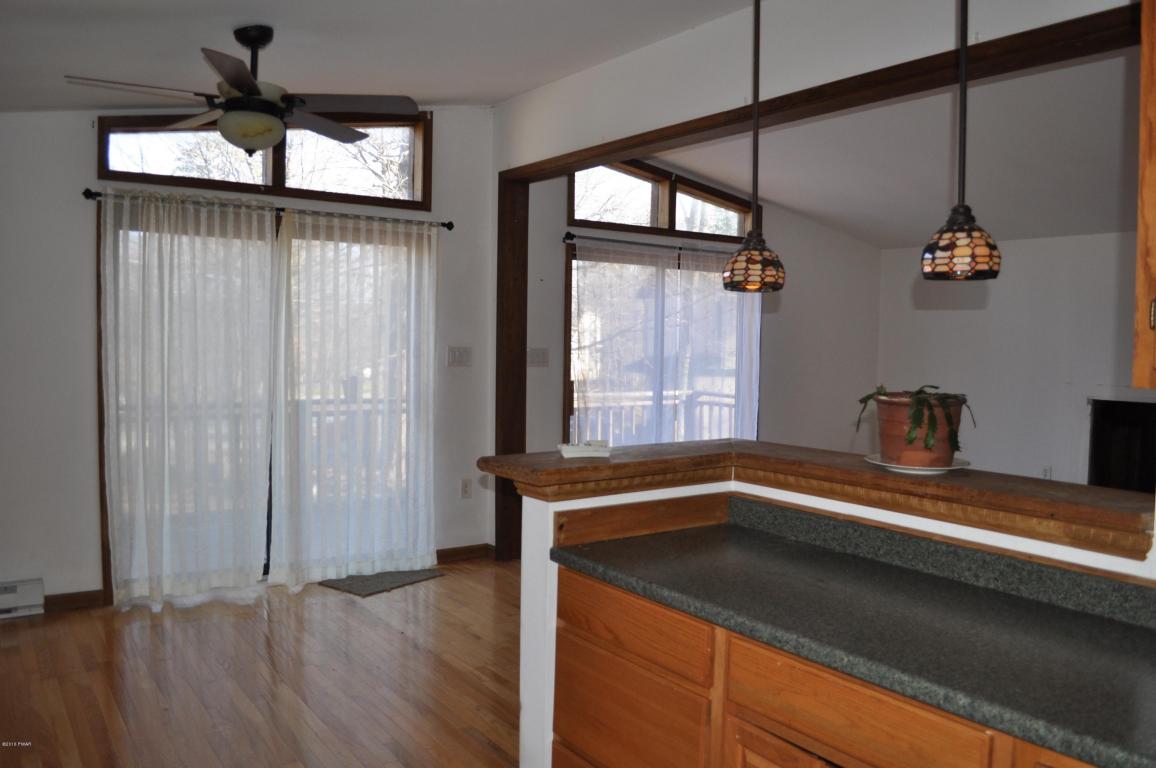 102 POMPOM Ct, Milford, PA 18337