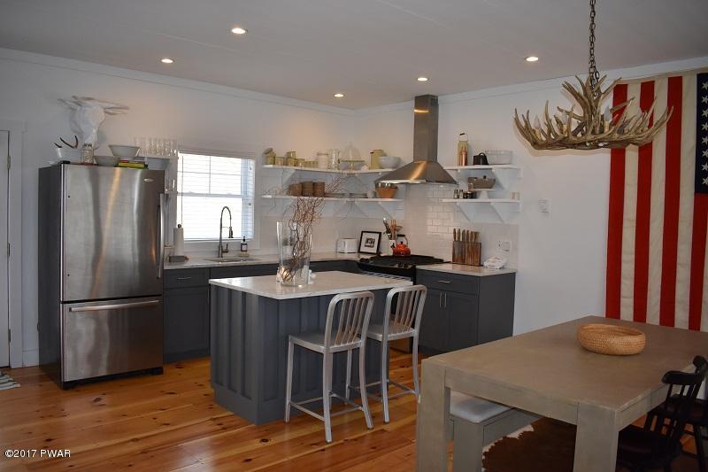 100 Bald Hill Ter, Milford, PA 18337