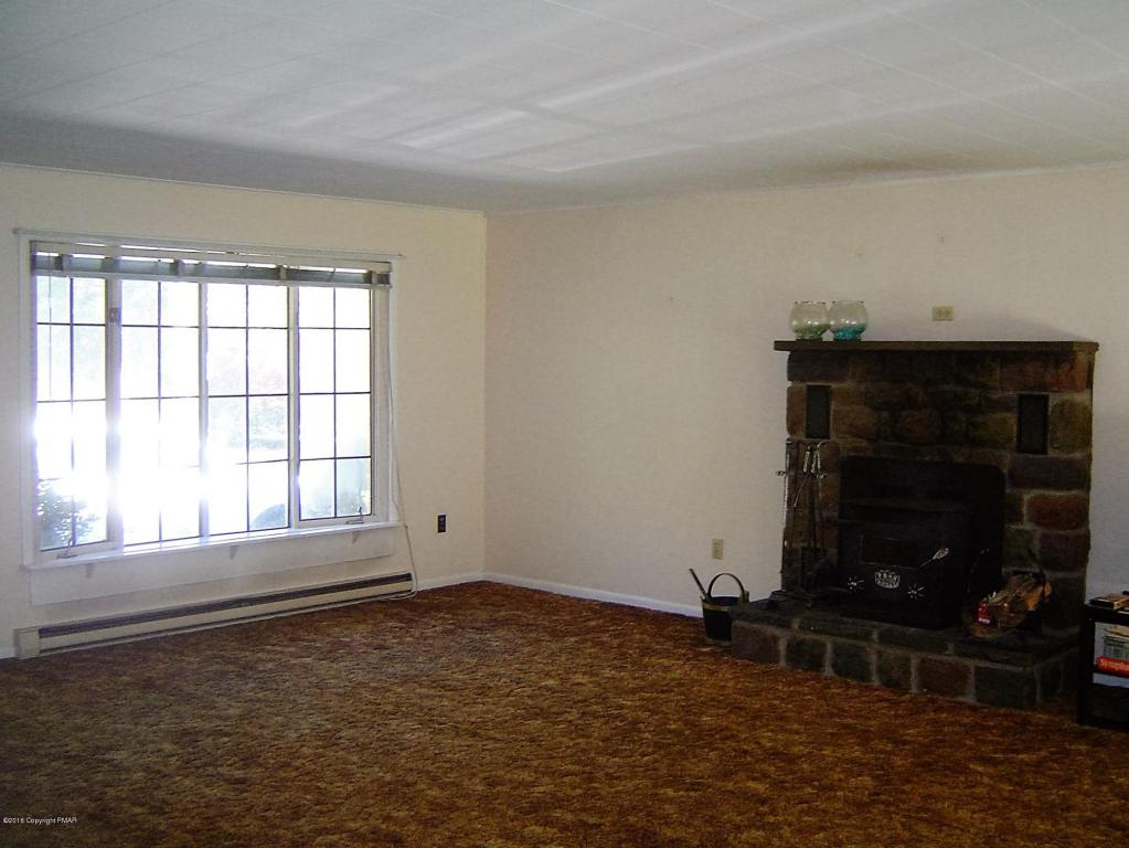 380Carlton Rd, Mount Pocono, PA 18344