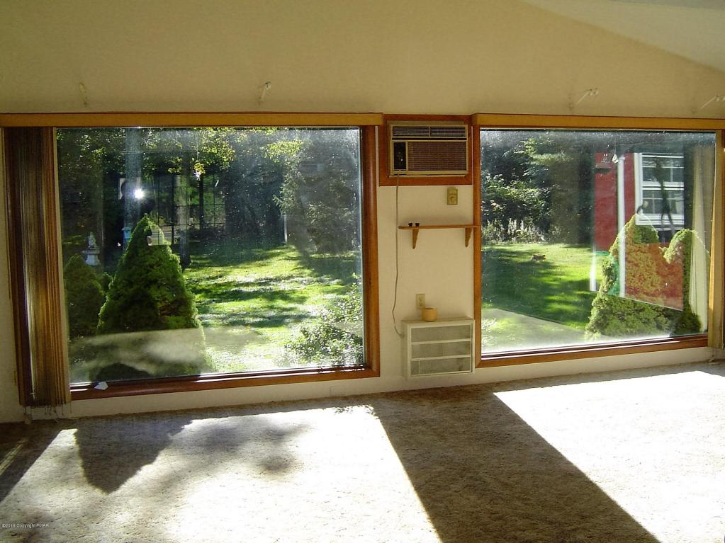 380Carlton Rd, Mount Pocono, PA 18344