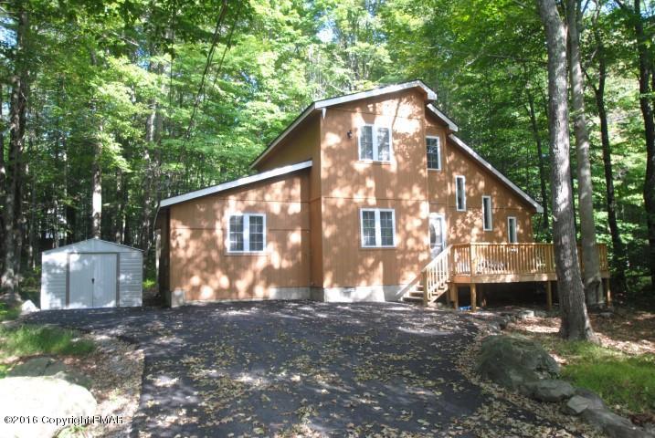 271Wyalusing Dr, Pocono Lake, PA 18347