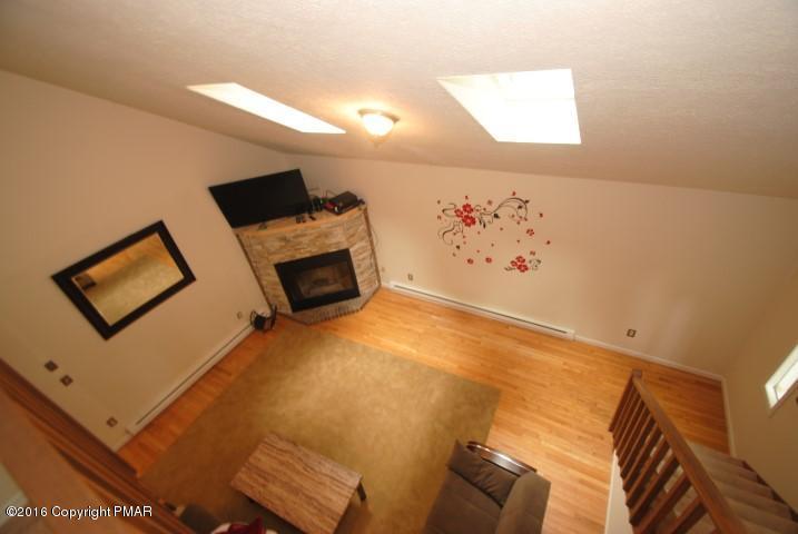 271Wyalusing Dr, Pocono Lake, PA 18347