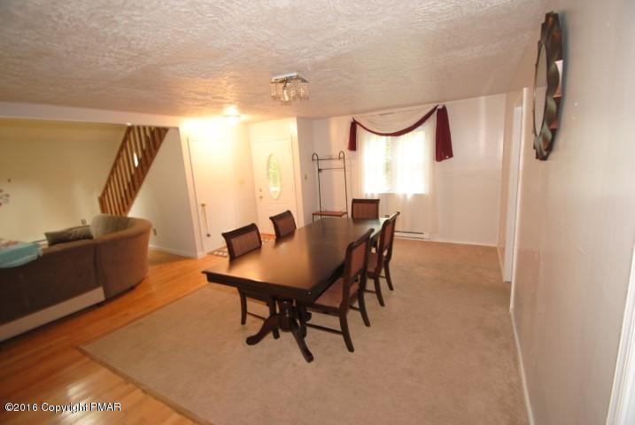 271Wyalusing Dr, Pocono Lake, PA 18347