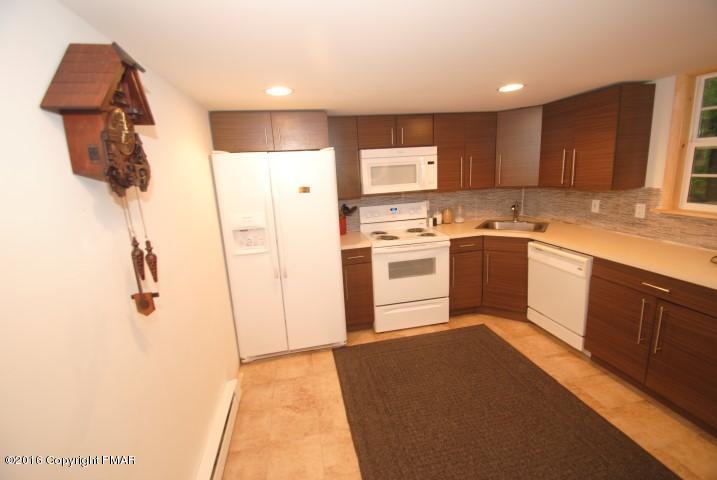 271Wyalusing Dr, Pocono Lake, PA 18347