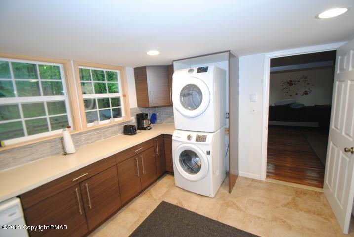 271Wyalusing Dr, Pocono Lake, PA 18347