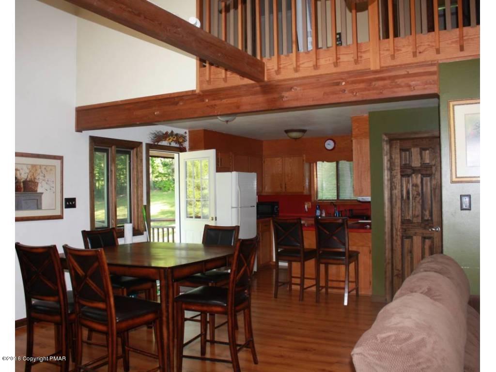 2006Louis Dr, Stroudsburg, PA 18360