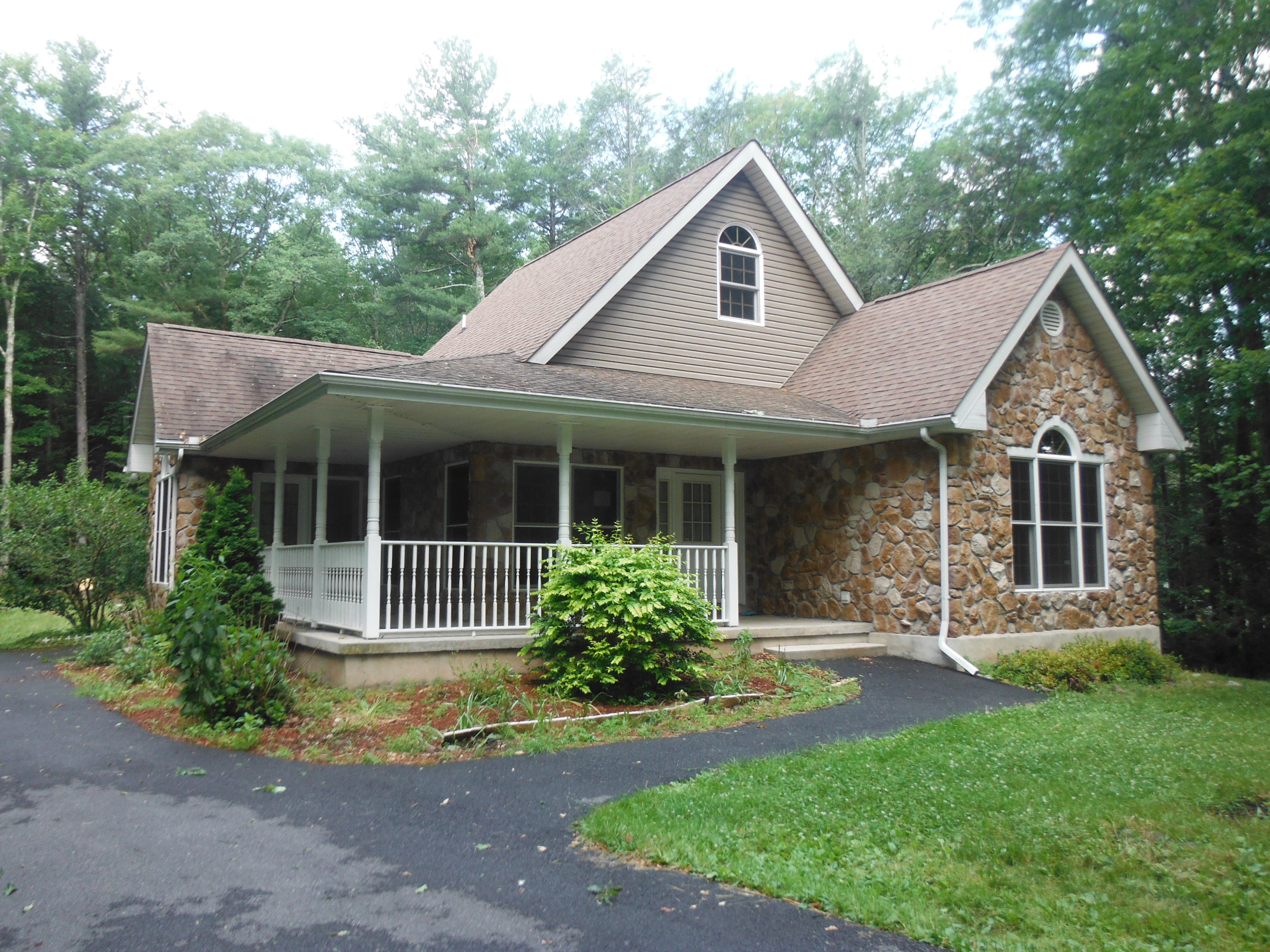 628 Sunset Rd., Stroudsburg, PA 18360