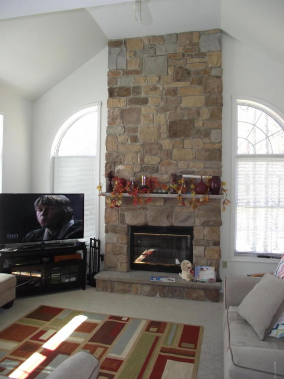 611Galion Dr, Tamiment, PA 18371