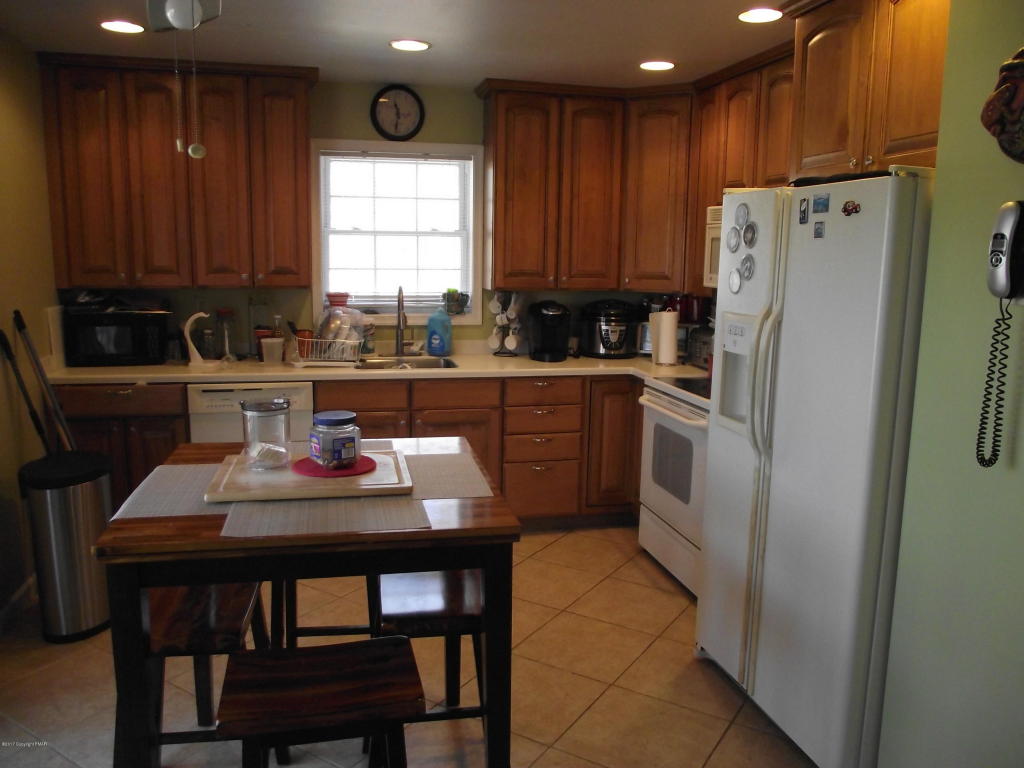 611Galion Dr, Tamiment, PA 18371