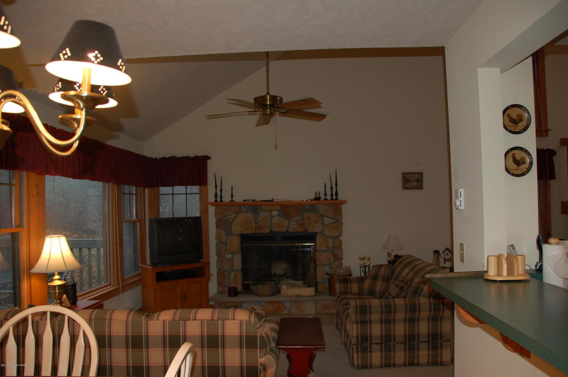 143Pine Ct, Tannersville, PA 18372