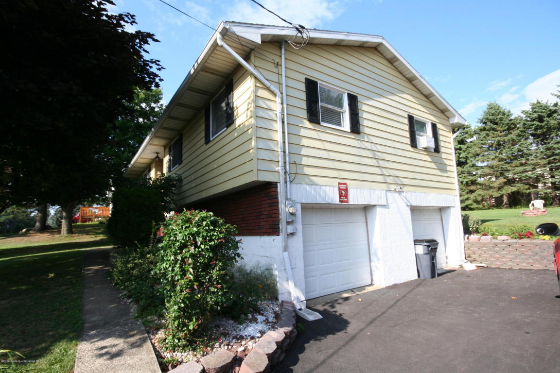 213 Pleasant View Dr, Greenfield Twp, PA 18407
