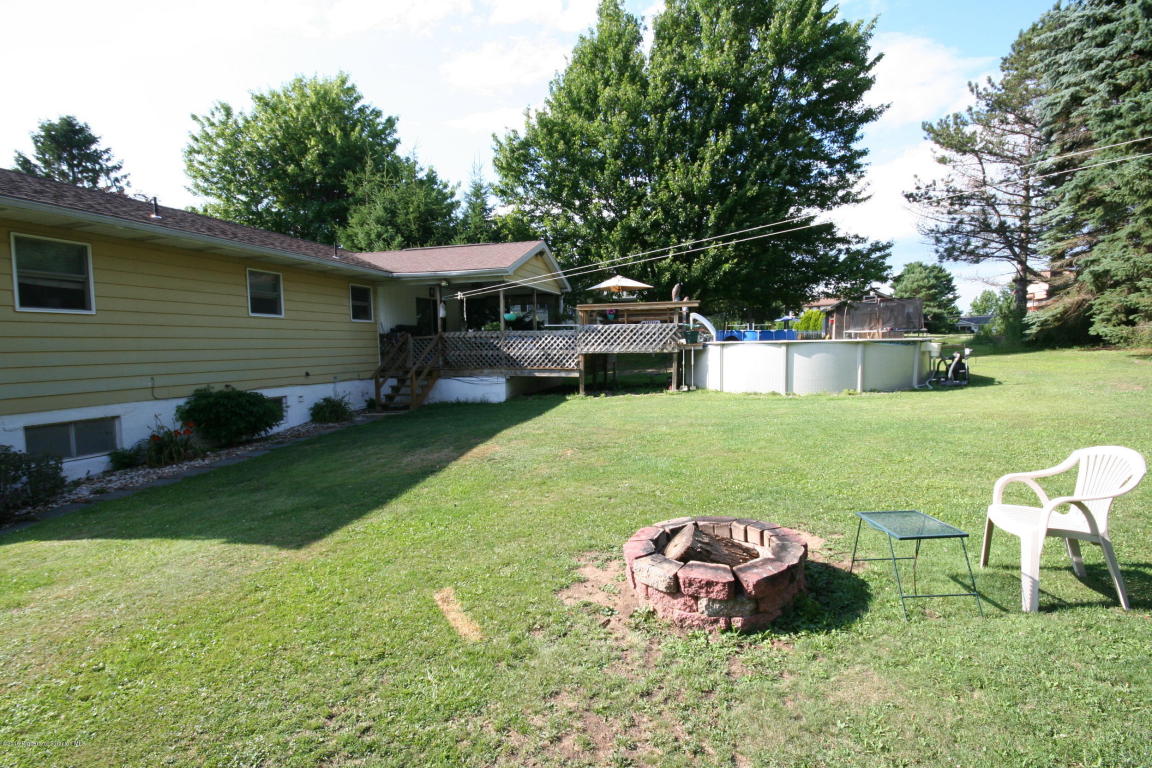 213 Pleasant View Dr, Greenfield Twp, PA 18407