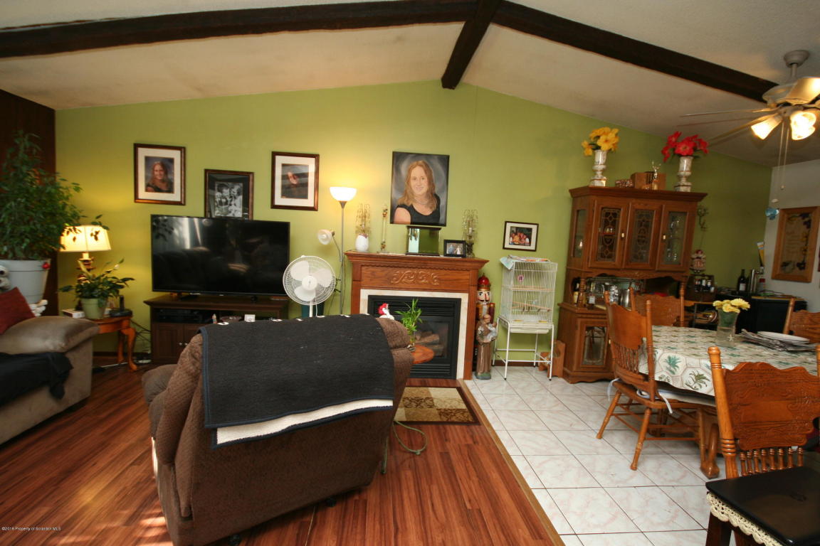 213 Pleasant View Dr, Greenfield Twp, PA 18407