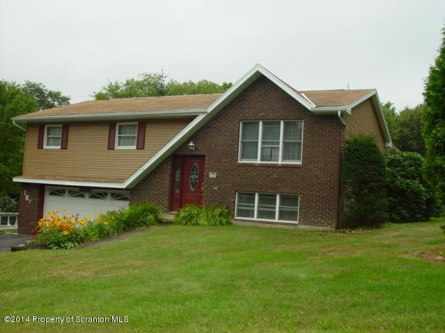 107 Old Orchard Rd, Carbondale, PA 18407
