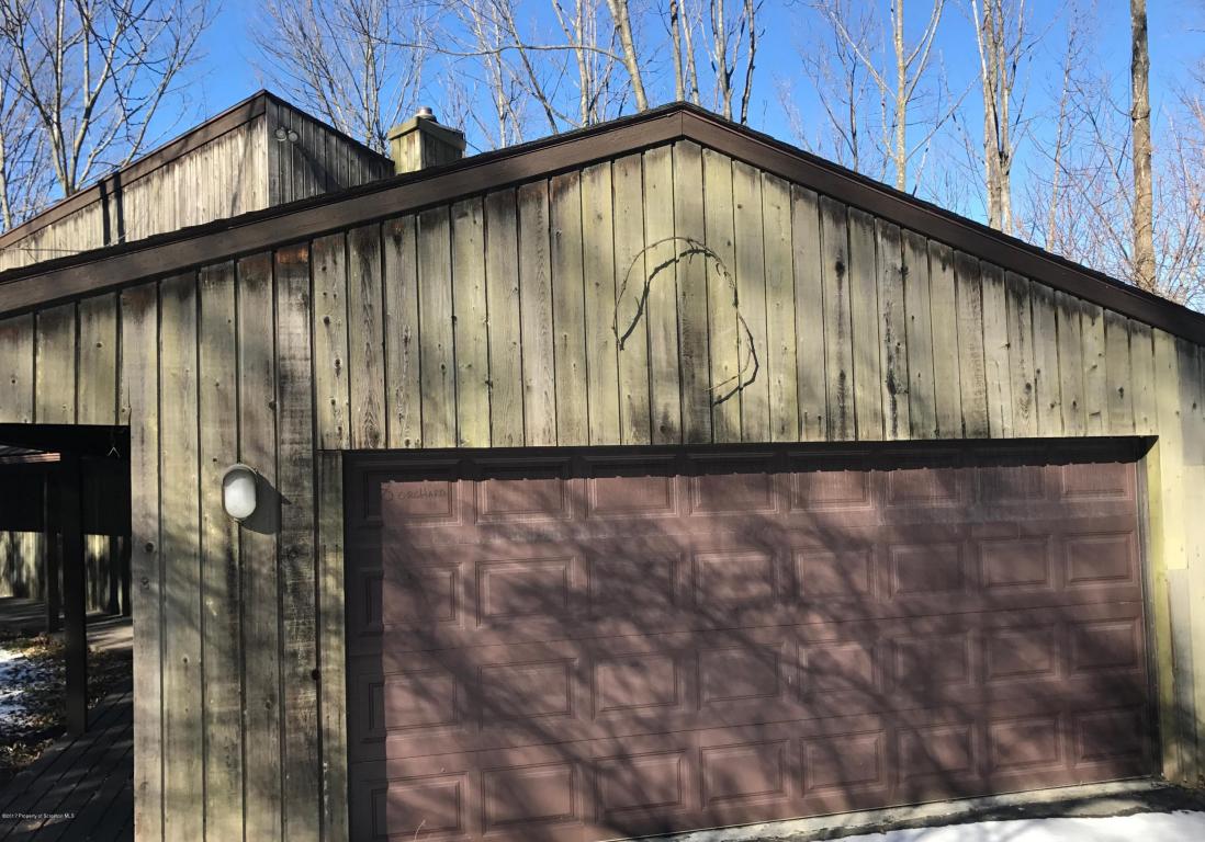 8 Orchard Ln, Clarks Summit, PA 18411