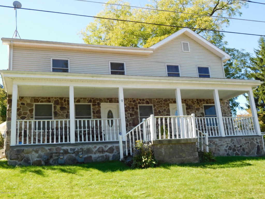 9 Lindley Ave, Factoryville, PA 18419