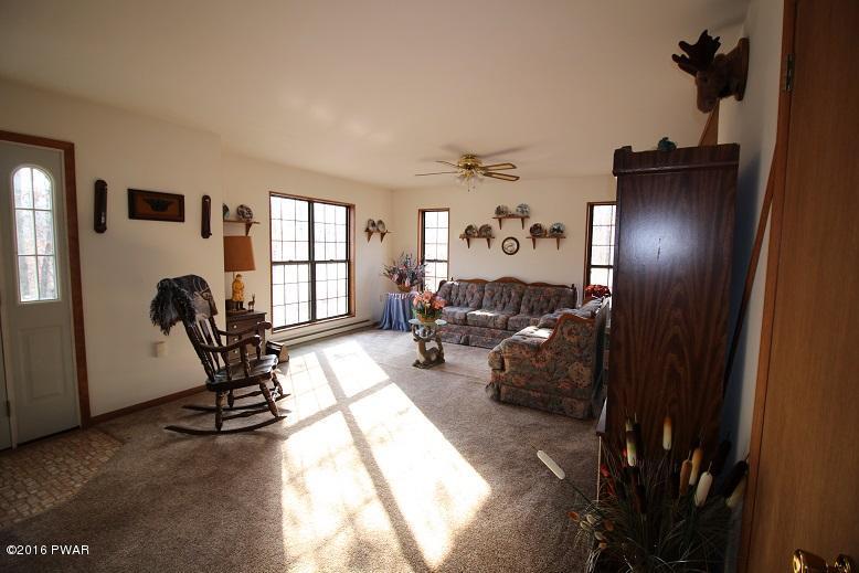 1050 Middleridge Drive, Gouldsboro, PA 18424