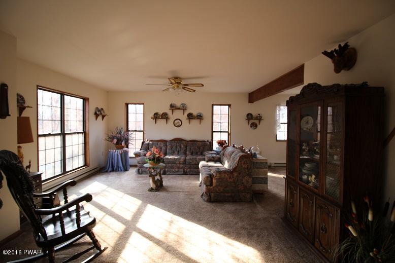 1050 Middleridge Drive, Gouldsboro, PA 18424