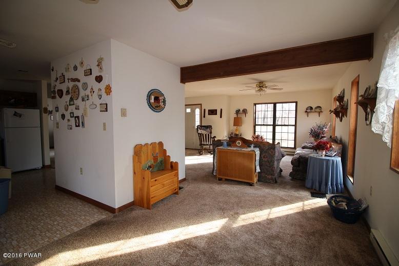 1050 Middleridge Drive, Gouldsboro, PA 18424
