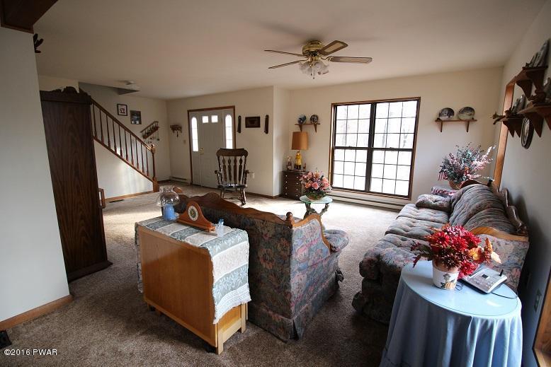 1050 Middleridge Drive, Gouldsboro, PA 18424