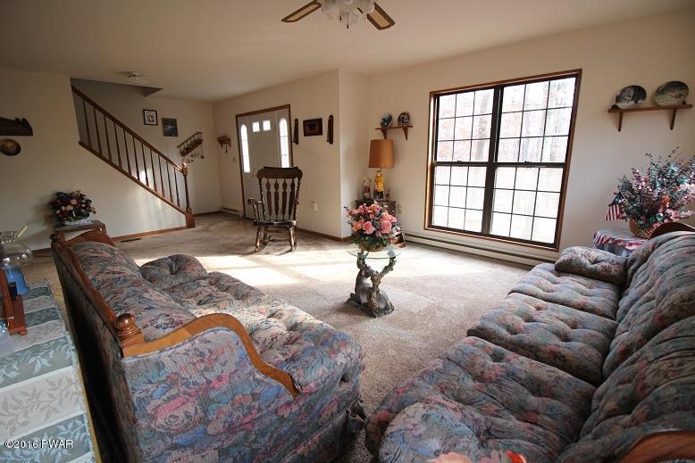 1050 Middleridge Drive, Gouldsboro, PA 18424