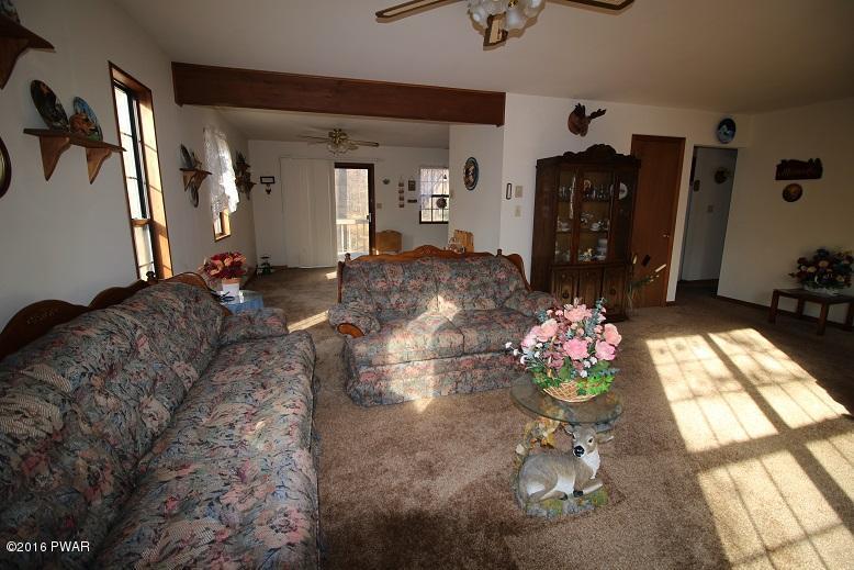 1050 Middleridge Drive, Gouldsboro, PA 18424