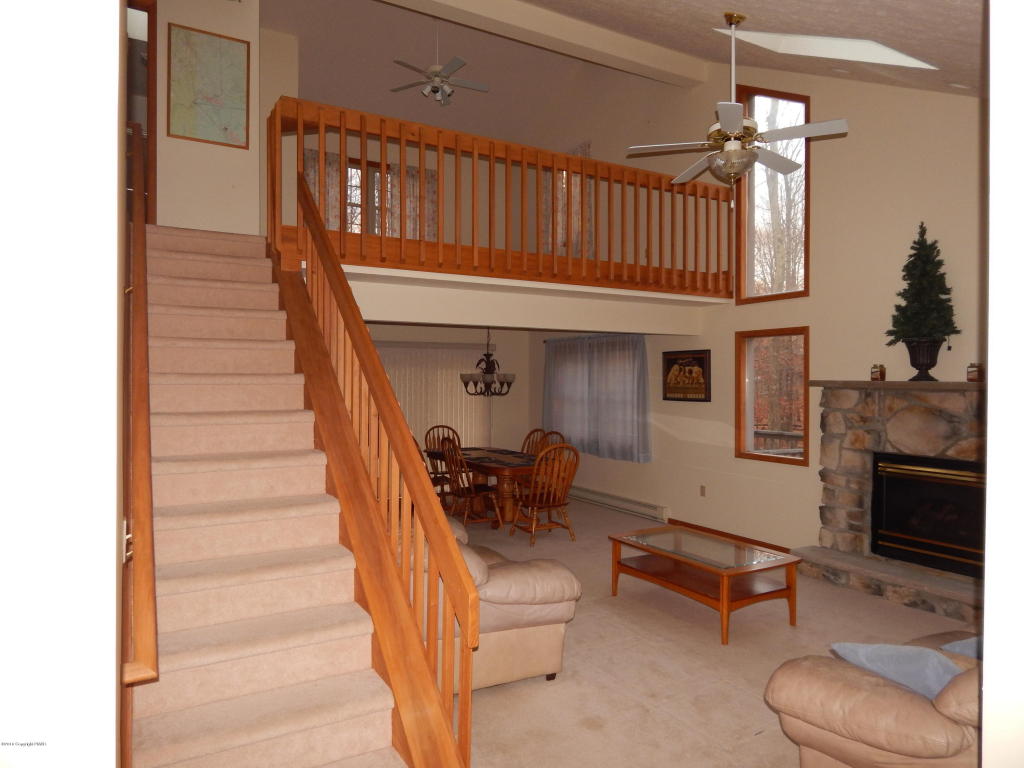 97Delbert Drive, Gouldsboro, PA 18424