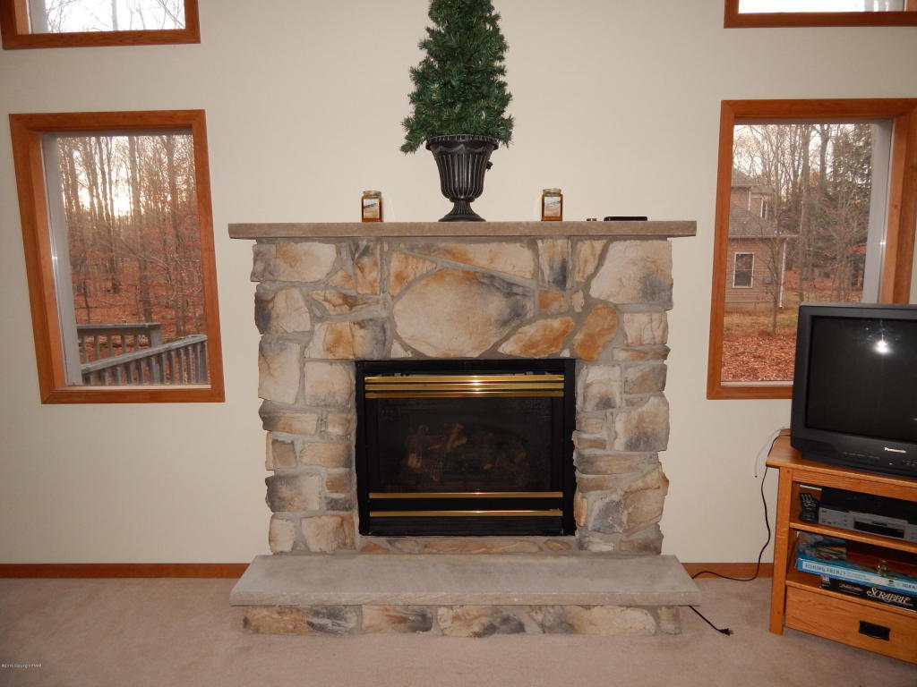 97Delbert Drive, Gouldsboro, PA 18424
