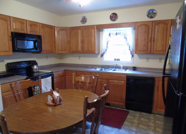 38 Main St, Gouldsboro, PA 18424