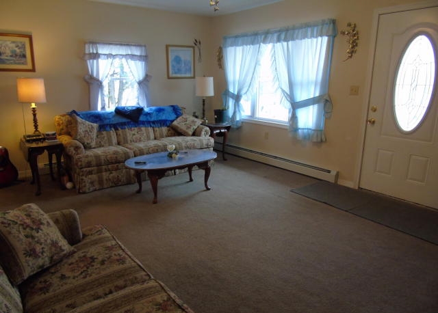 38 Main St, Gouldsboro, PA 18424