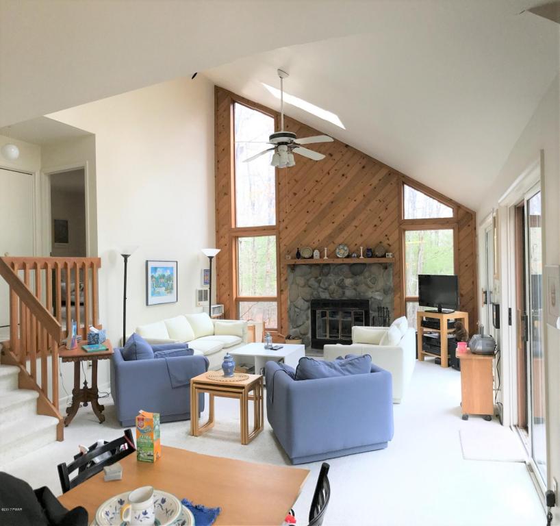 106 Long Pine Rd, Greeley, PA 18425