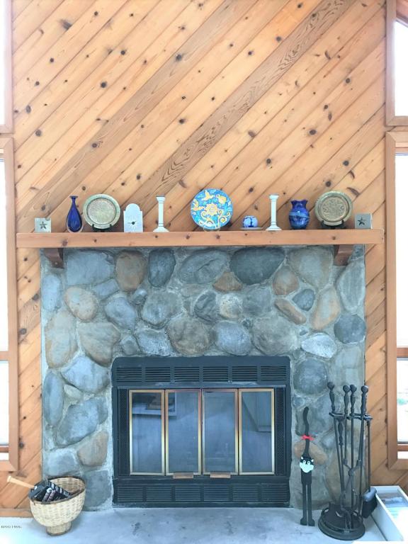 106 Long Pine Rd, Greeley, PA 18425
