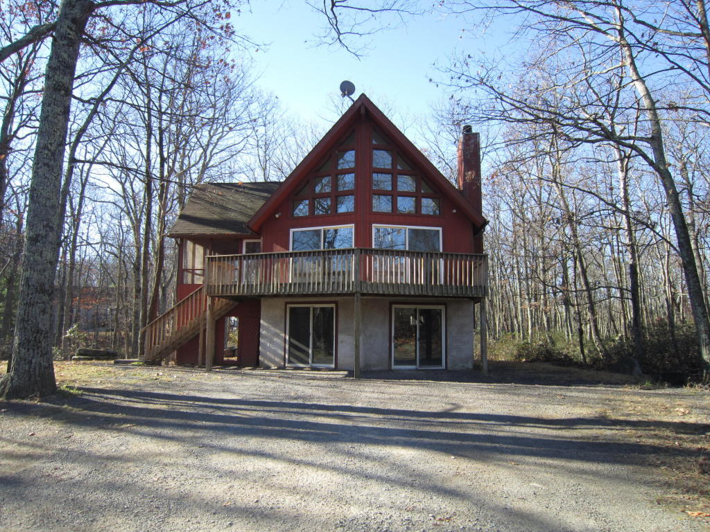 404 Maple Ridge Dr, Lords Valley, PA 18428