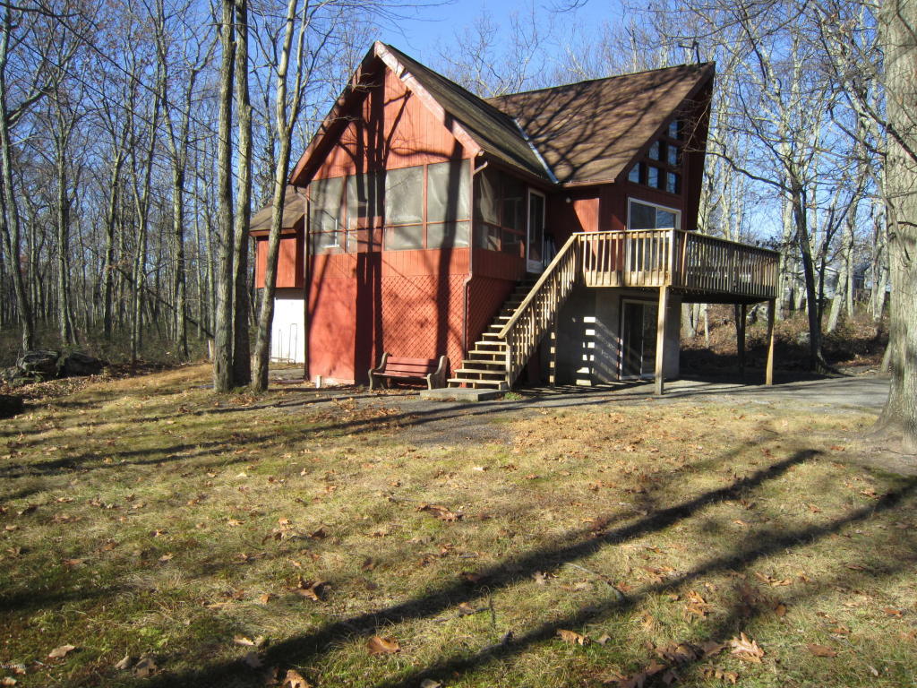 404 Maple Ridge Dr, Lords Valley, PA 18428
