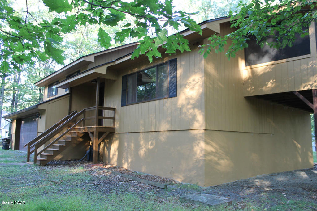 125 Oak Hill Rd, Hawley, PA 18428