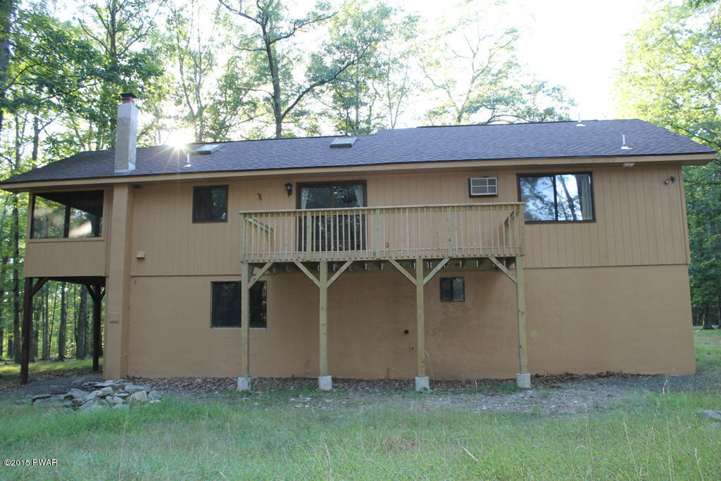 125 Oak Hill Rd, Hawley, PA 18428