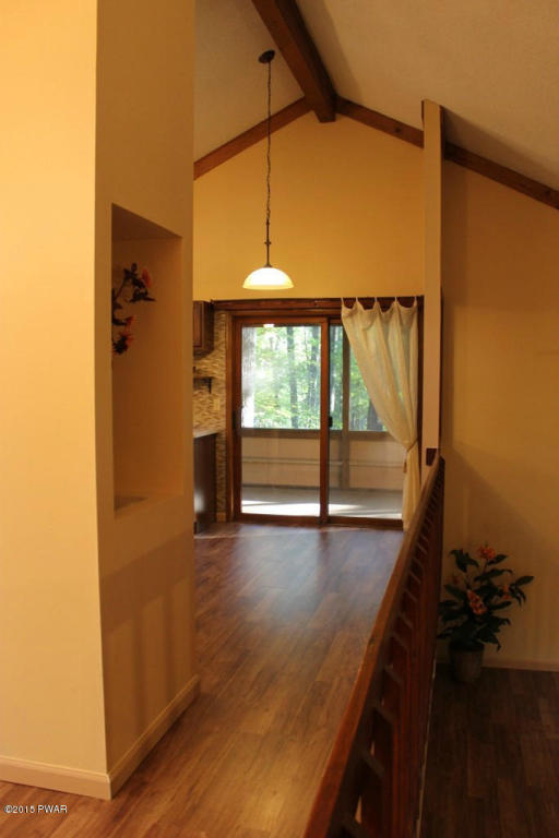 125 Oak Hill Rd, Hawley, PA 18428